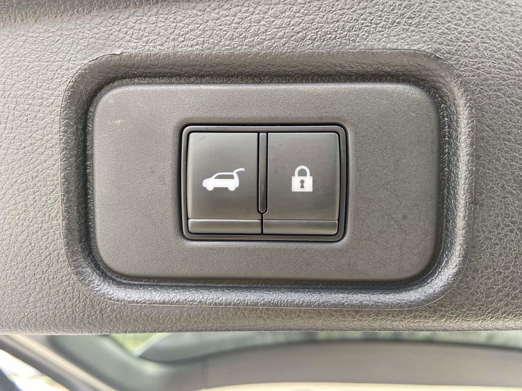 Used 2023 Nissan Pathfinder SL w/ Lighting Package (N92) image 19