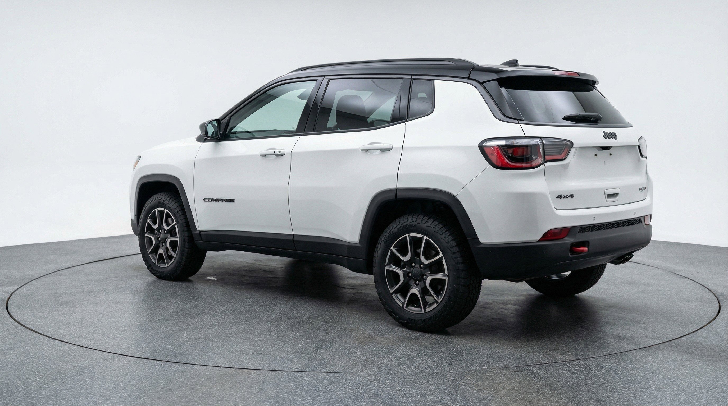 Used 2025 Jeep Compass Trailhawk AWD/4WD image 6