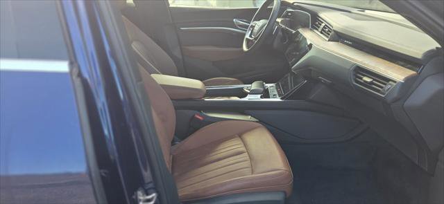 Used 2022 Audi e-tron Premium Plus w/ Premium Plus Package image 21