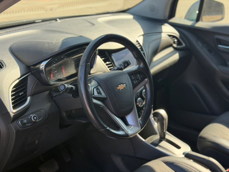 Used 2020 Chevrolet Trax LT w/ LT Convenience Package AWD/4WD image 10
