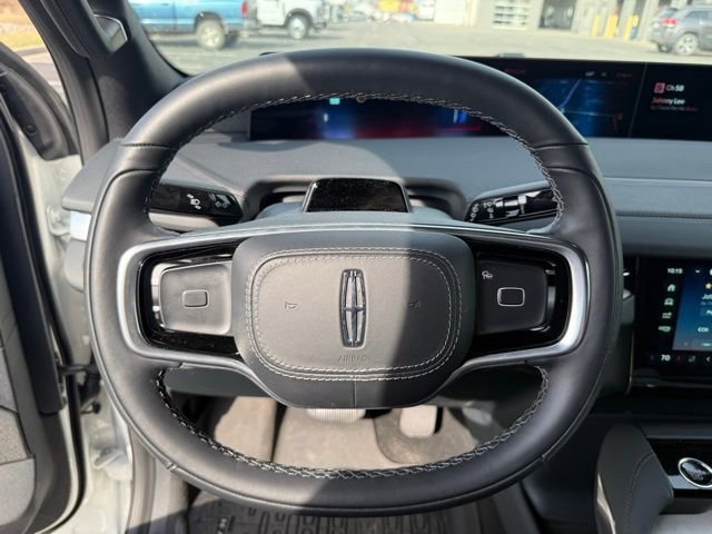 Used 2026 Lincoln Navigator Reserve w/ Jet Appearance Package image 17