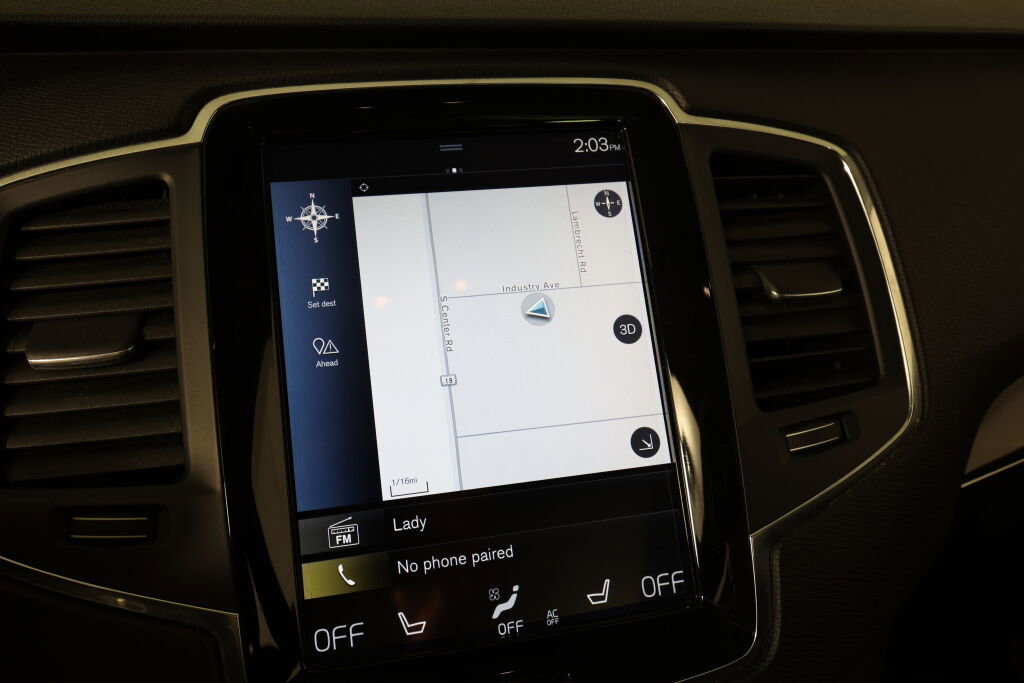 Used 2016 Volvo XC90 T6 Momentum w/ Momentum Plus Package image 32