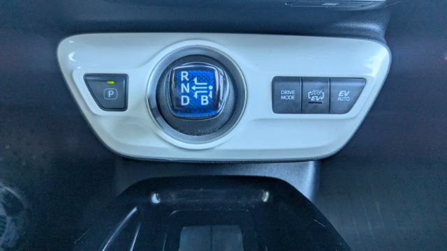Used 2018 Toyota Prius Prime Advanced FWD image 28
