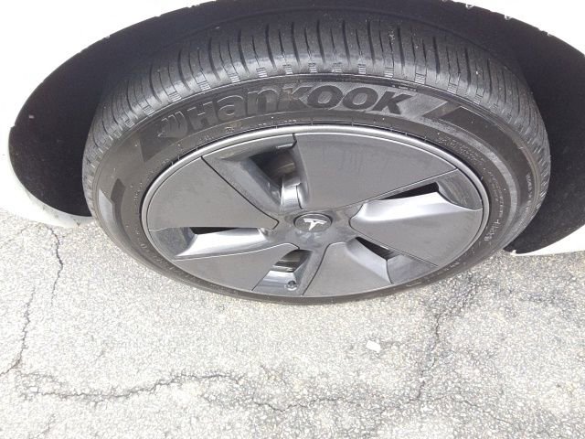 Used 2023 Tesla Model 3 Standard Range image 22