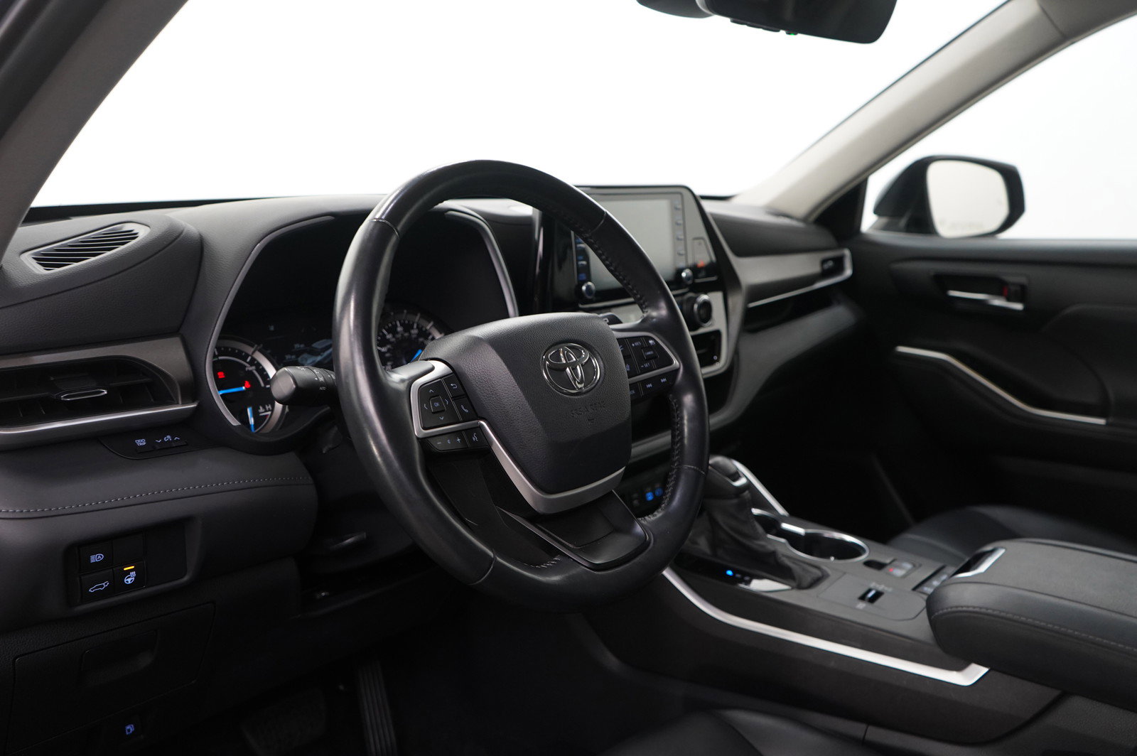 Used 2022 Toyota Highlander XLE image 15