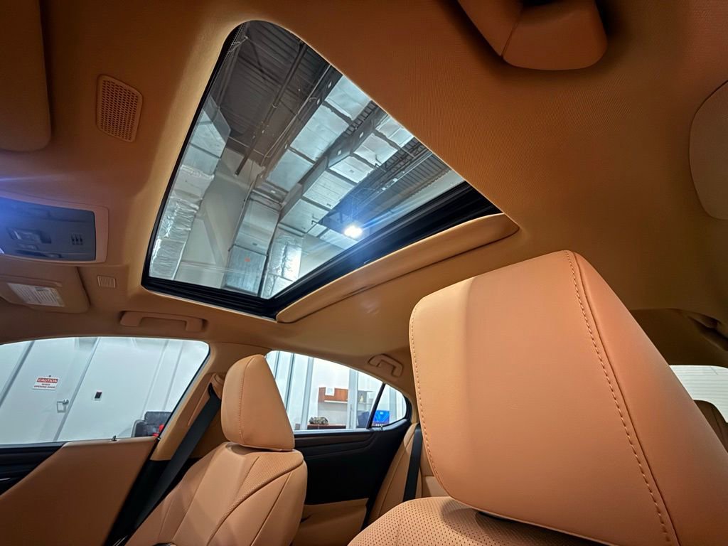 Used 2024 Lexus ES 350 w/ Premium Package image 17