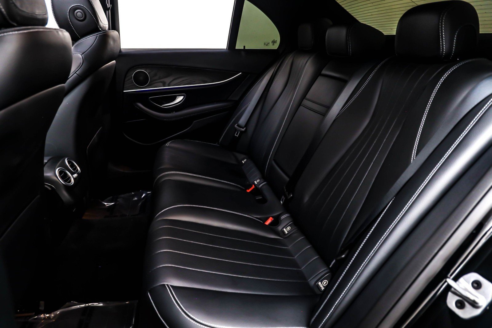 Used 2022 Mercedes-Benz E 350 Sedan image 9