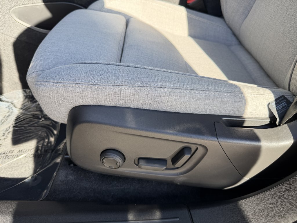 Used 2023 Volvo XC40 Recharge Ultimate AWD/4WD image 32