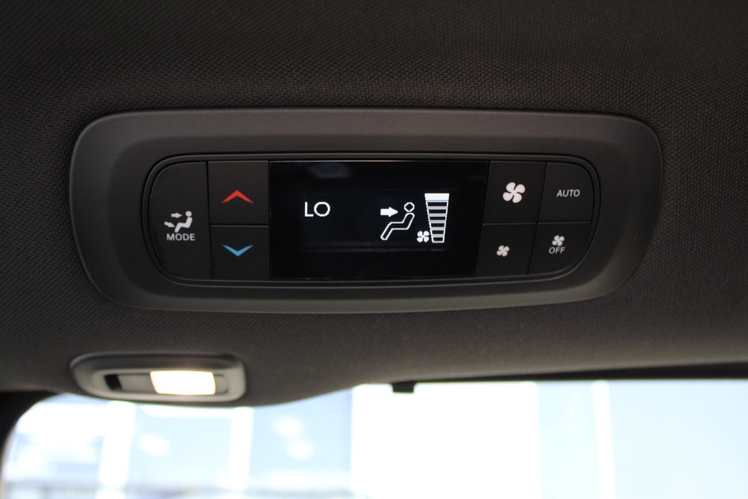 Used 2025 Chrysler Pacifica Select w/ Fav Edition Package FWD image 26