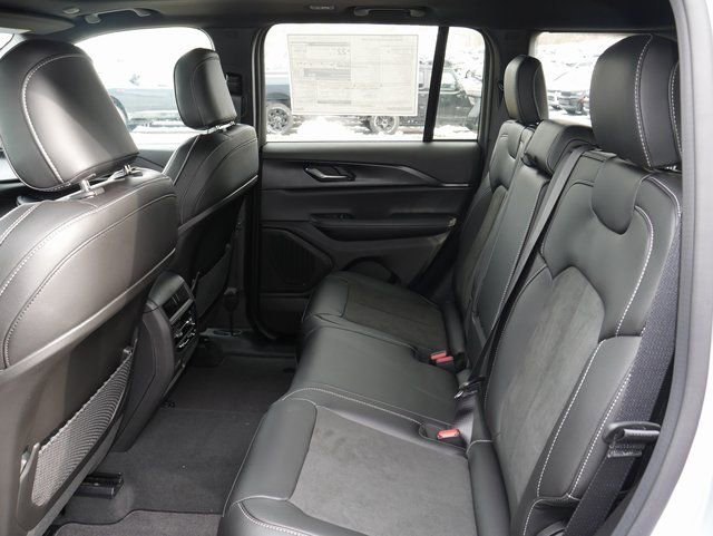 New 2025 Jeep Grand Cherokee Altitude image 20