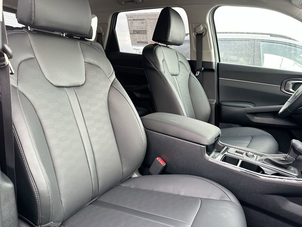 Used 2025 Kia Sorento S w/ Panoramic Sunroof Package image 44
