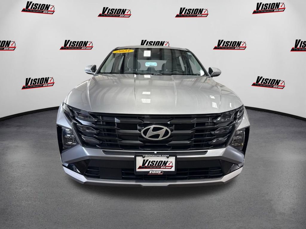 Certified 2025 Hyundai Tucson SE video 2