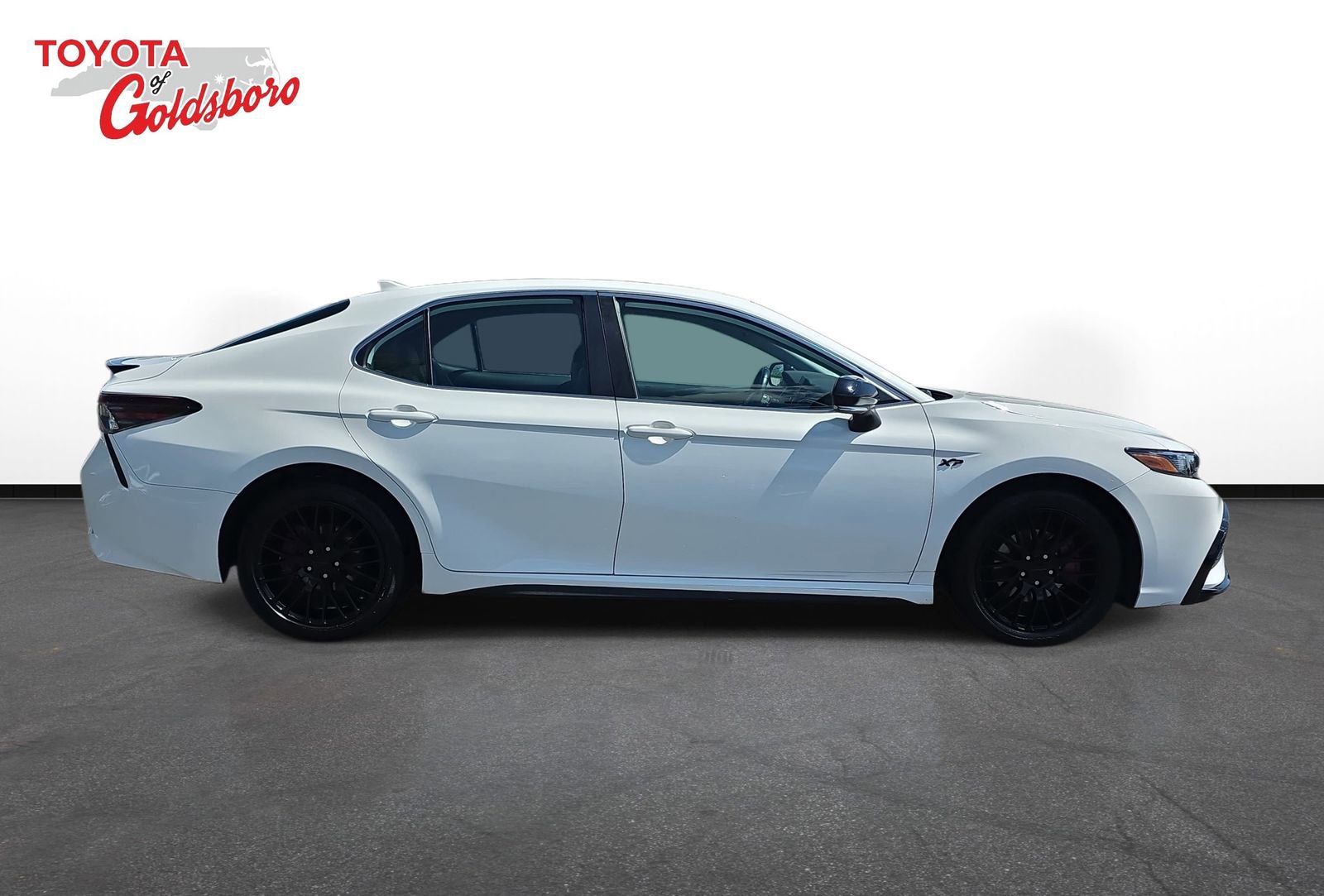 Used 2022 Toyota Camry SE image 4