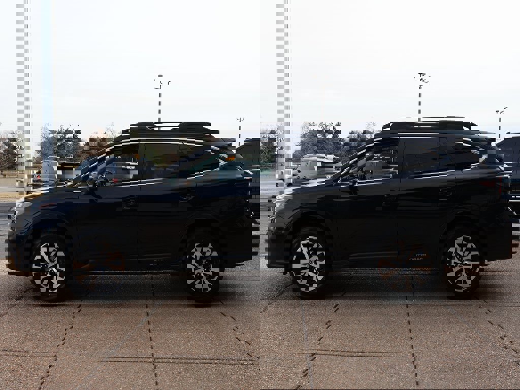 Used 2022 Subaru Outback Premium image 3