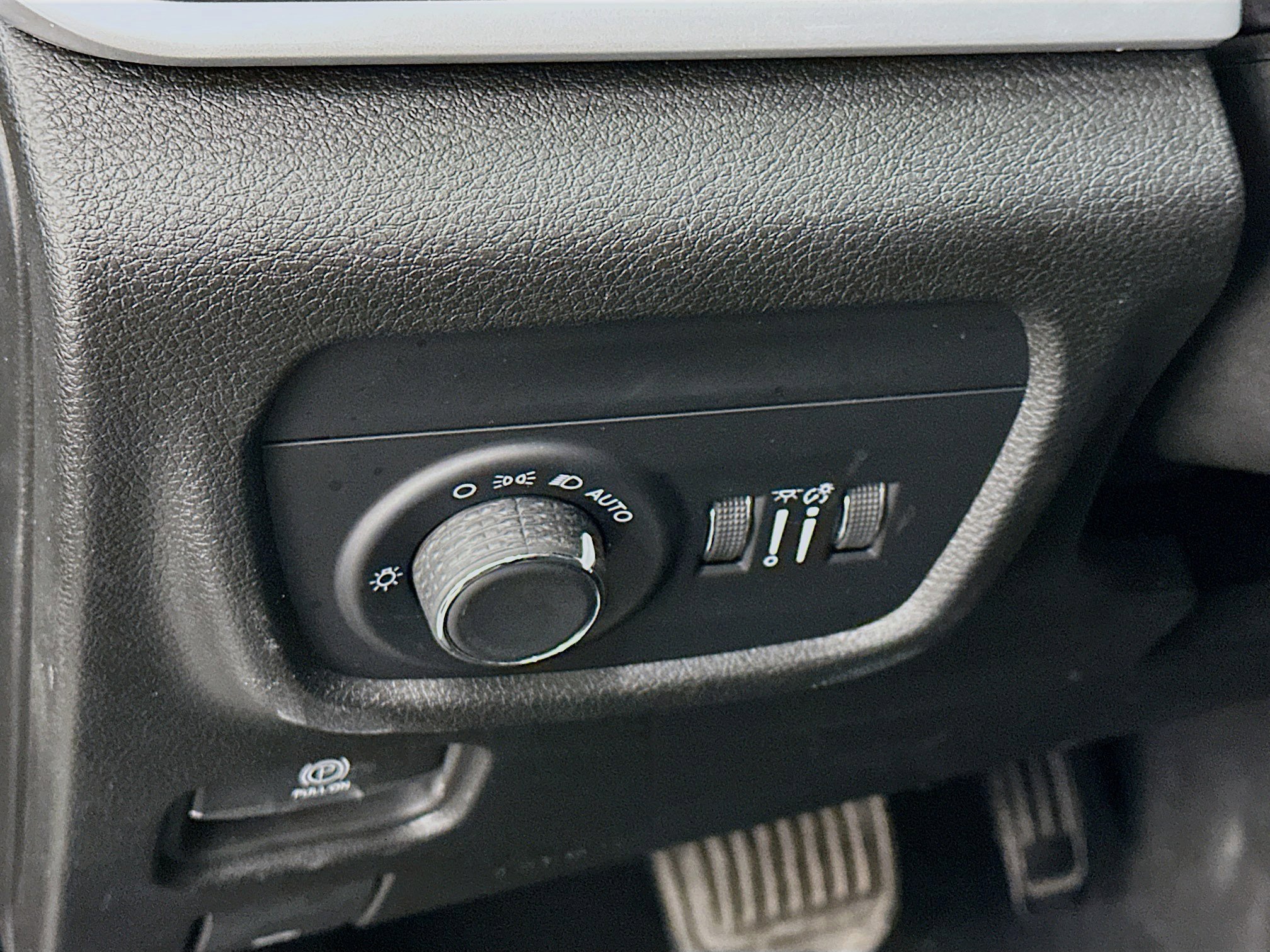 Used 2023 Jeep Grand Cherokee Altitude image 17