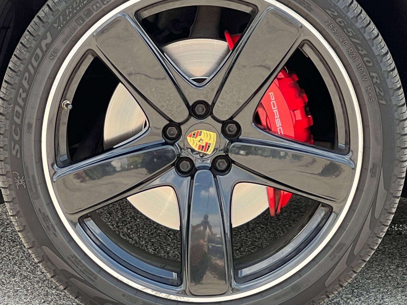 Certified 2015 Porsche Macan Turbo AWD/4WD image 15