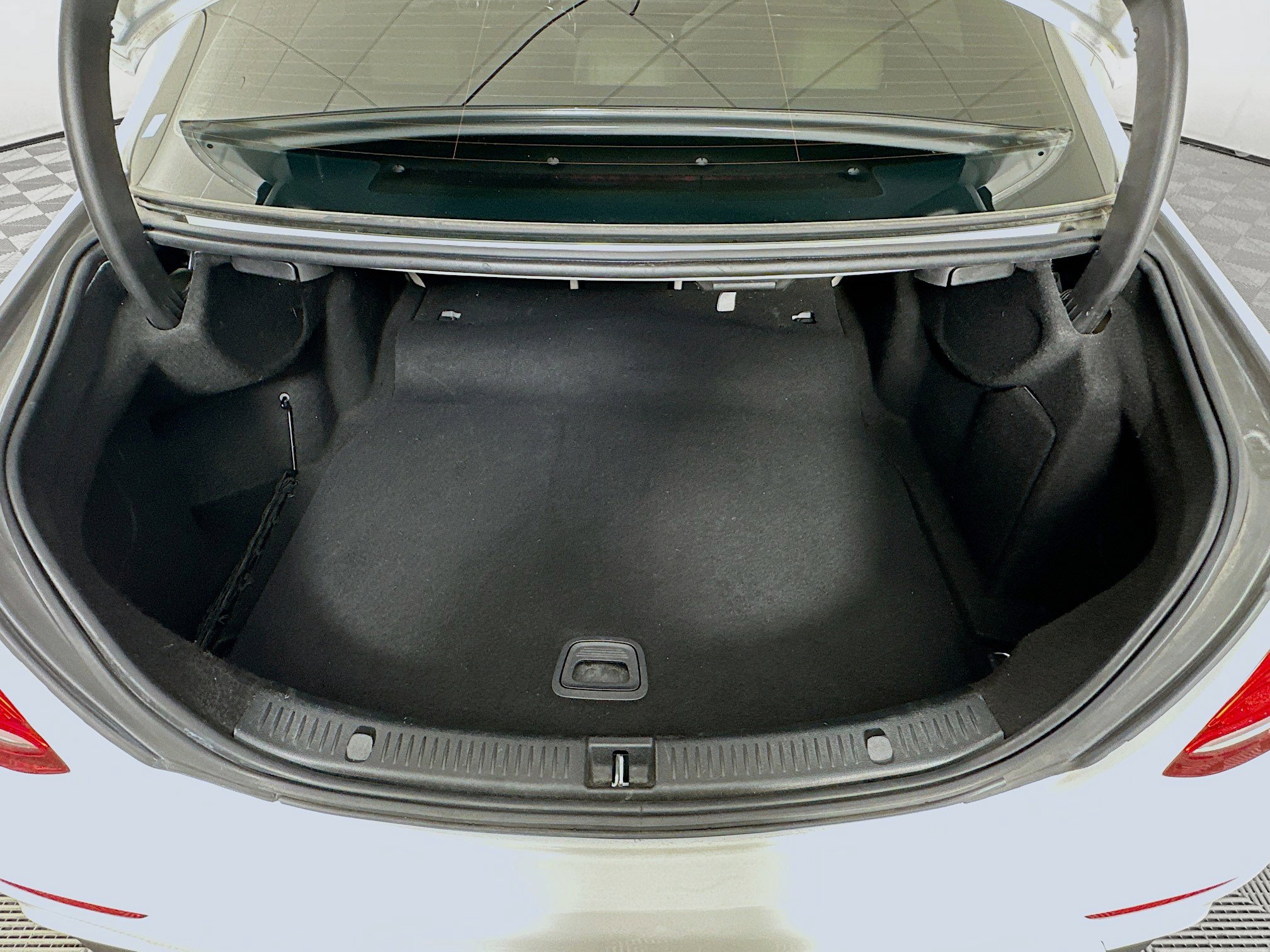 Used 2018 Mercedes-Benz E 300 image 30