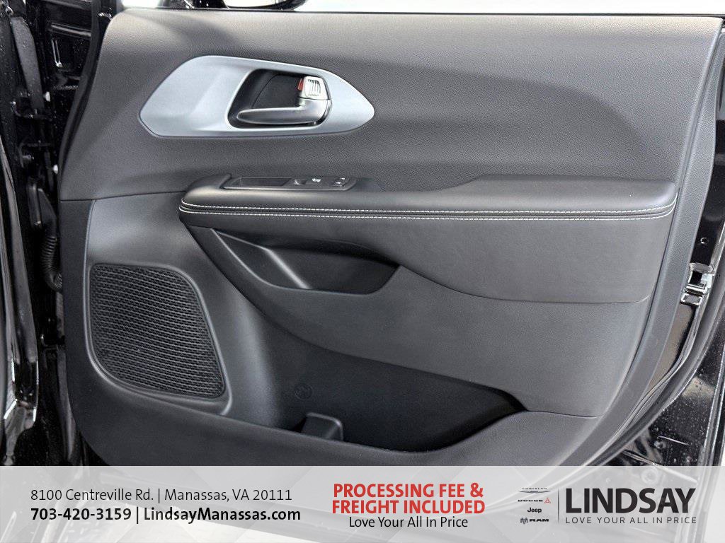 New 2026 Chrysler Pacifica Limited w/ S Appearance Package AWD/4WD image 13