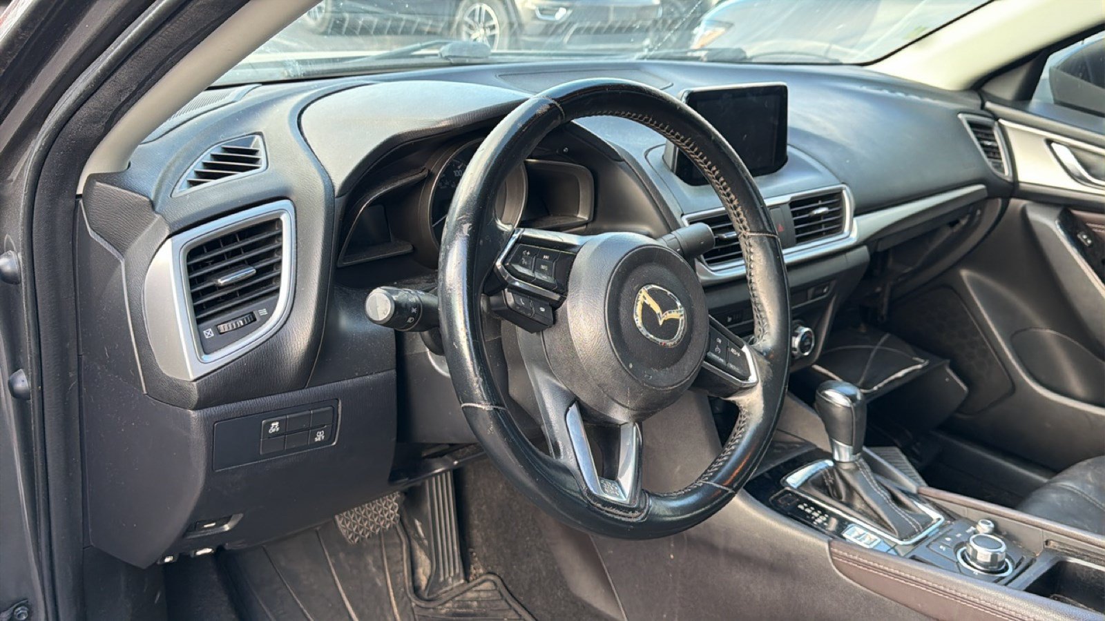 Used 2017 MAZDA MAZDA3 Touring FWD image 9