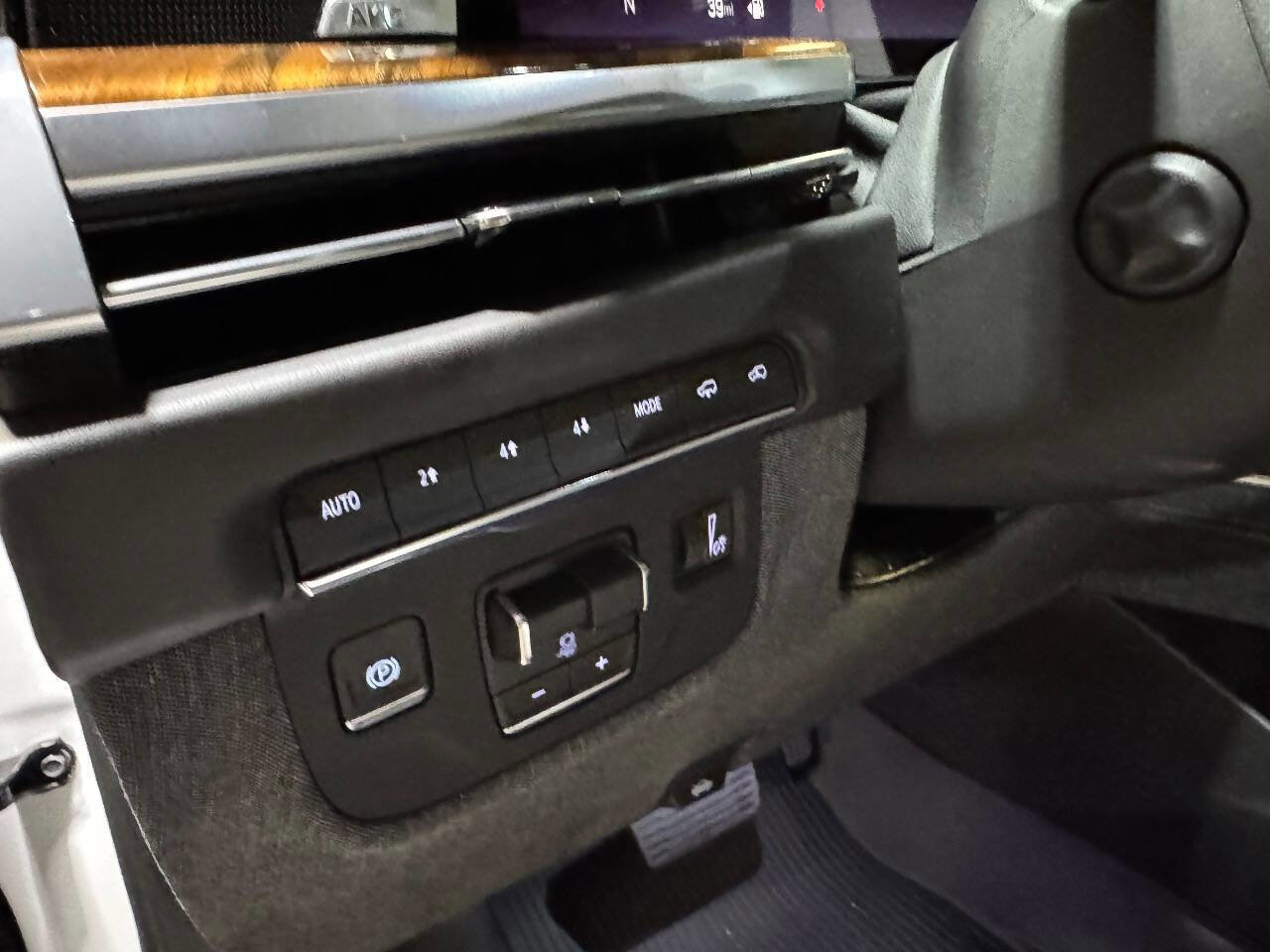 Used 2025 Cadillac Escalade Sport Platinum w/ LPO, ONYX Package image 18
