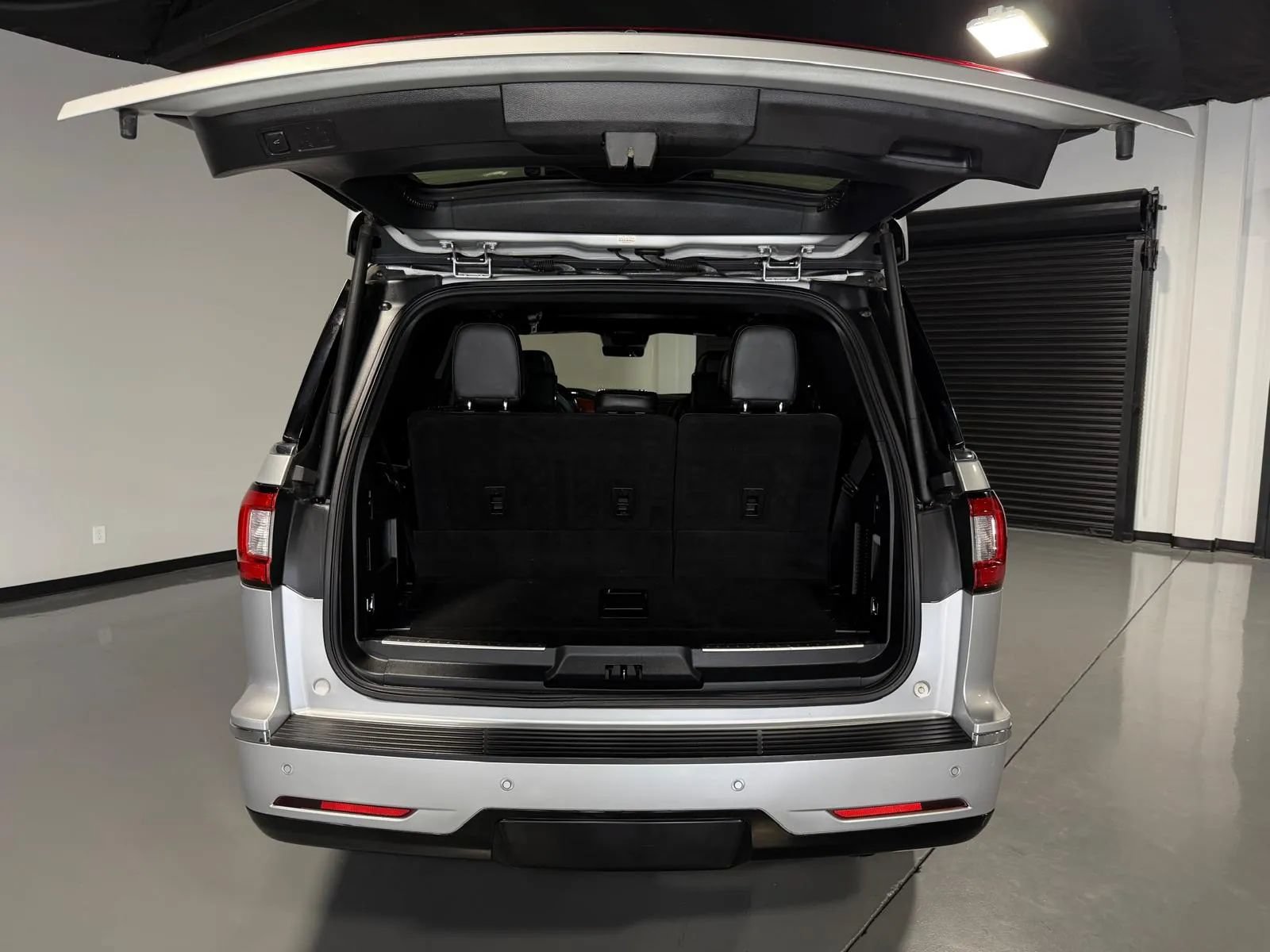 Used 2018 Lincoln Navigator Reserve w/ Technology Package AWD/4WD image 12