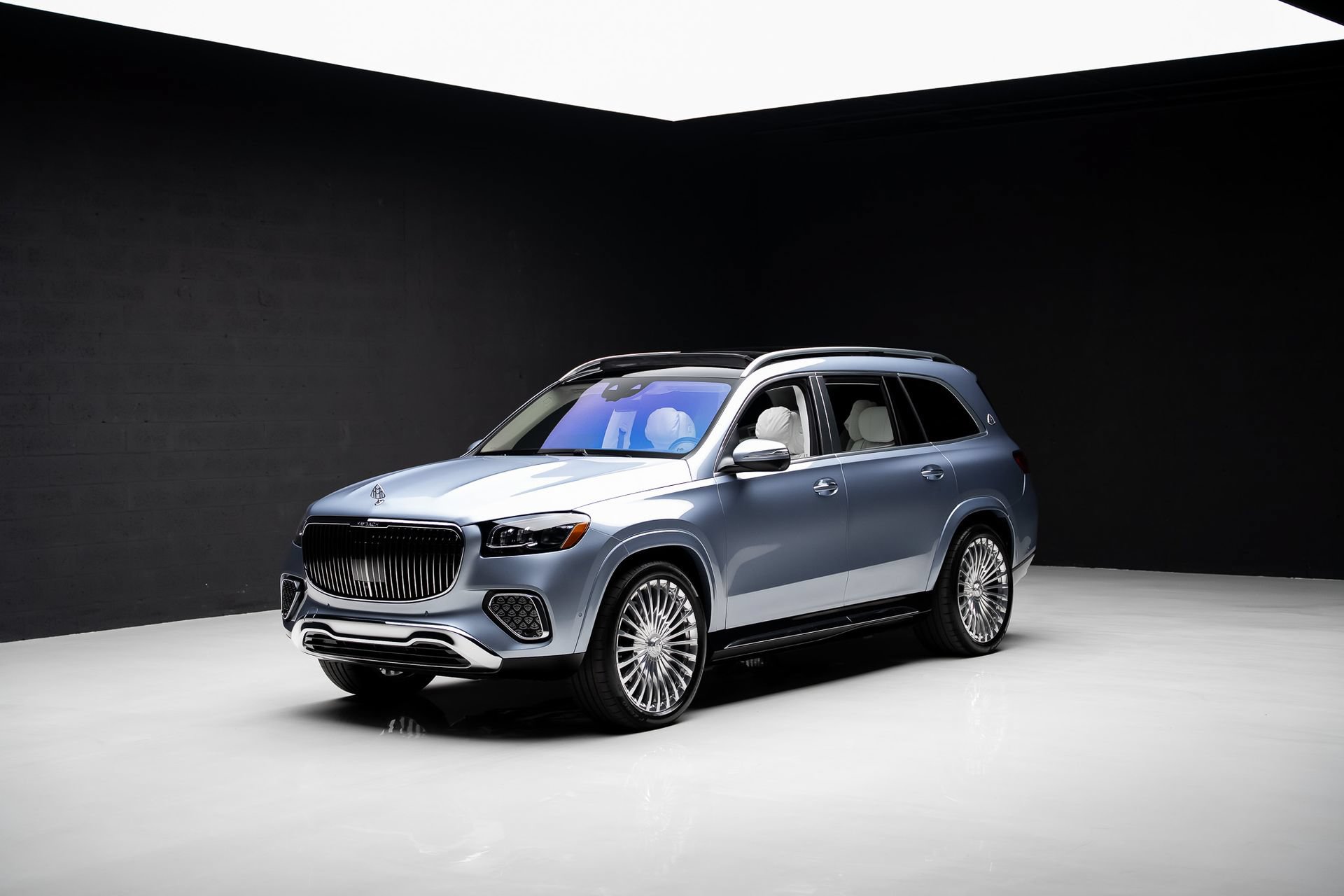 Used 2025 Mercedes-Benz Maybach GLS 600 4MATIC image 4