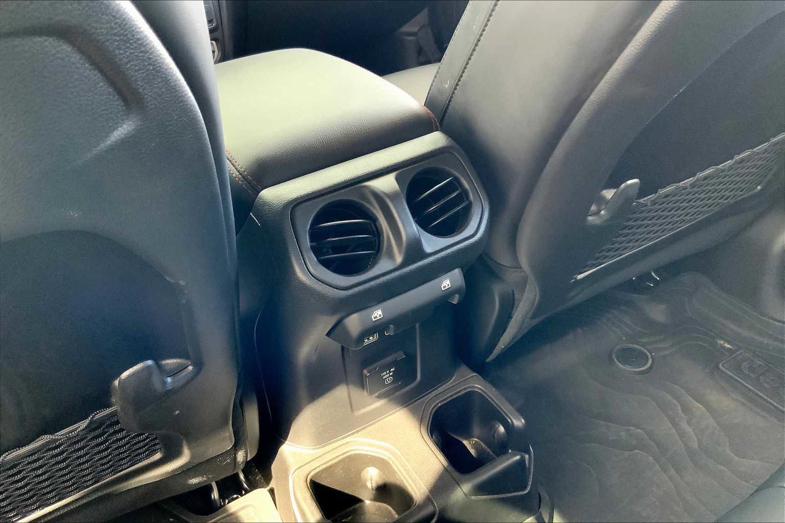 Used 2024 Jeep Gladiator Rubicon w/ Safety Group image 35