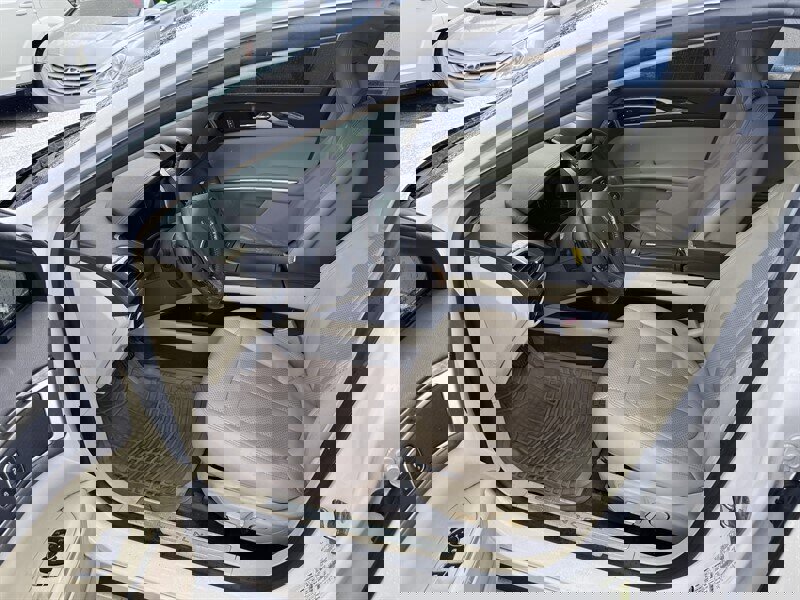 Used 2013 Lincoln MKZ image 9