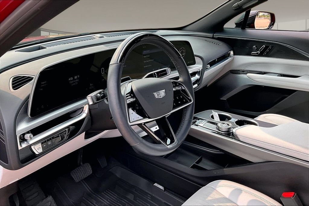 Used 2024 Cadillac Lyriq Luxury w/ LPO, Floor Liner Package AWD/4WD image 13