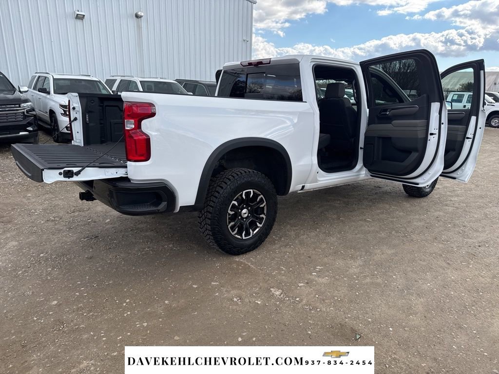 Used 2025 Chevrolet Silverado 1500 ZR2 w/ Technology Package image 34