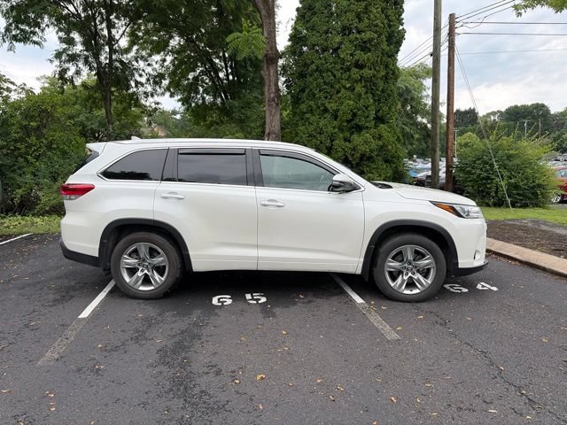 Used 2019 Toyota Highlander Limited AWD/4WD image 3