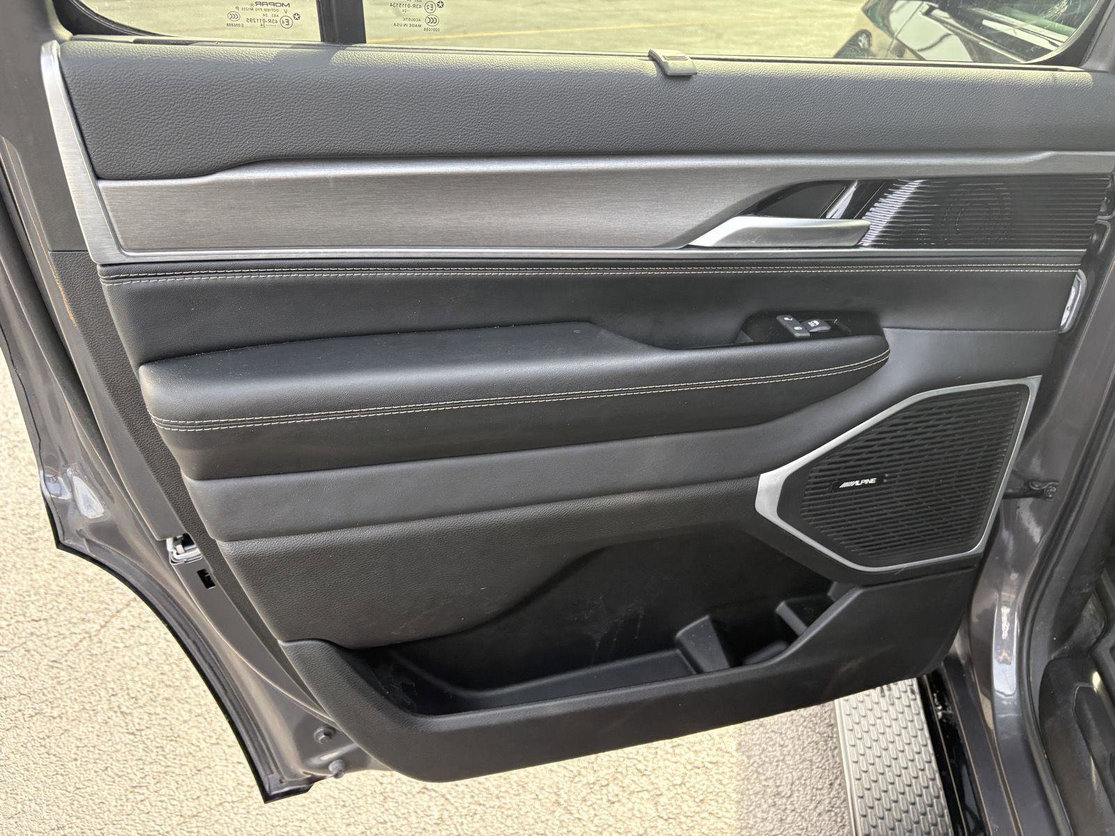 Used 2024 Jeep Wagoneer Series II w/ Convenience Group I image 15