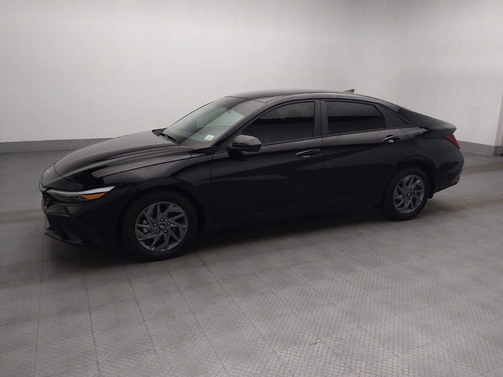 Used 2024 Hyundai Elantra SEL FWD image 2