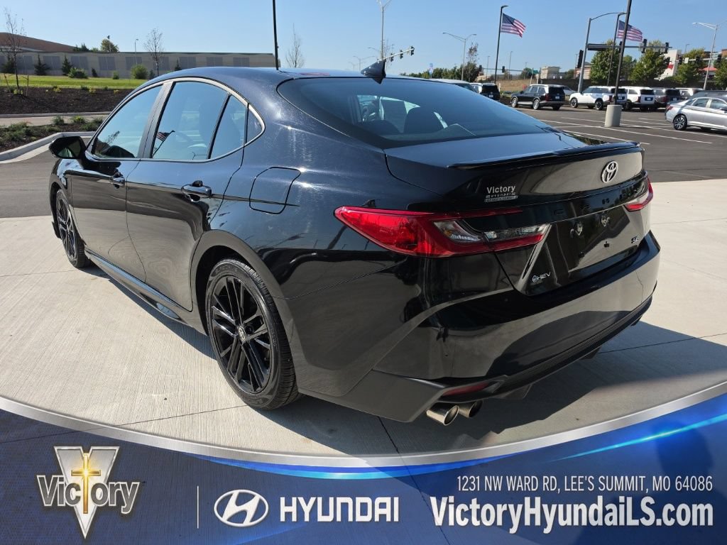 Used 2025 Toyota Camry SE FWD image 3