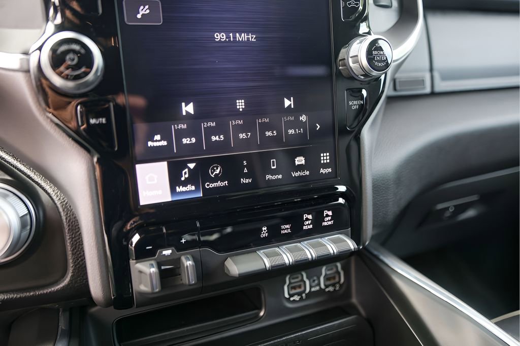 Used 2022 RAM 1500 Laramie AWD/4WD image 22