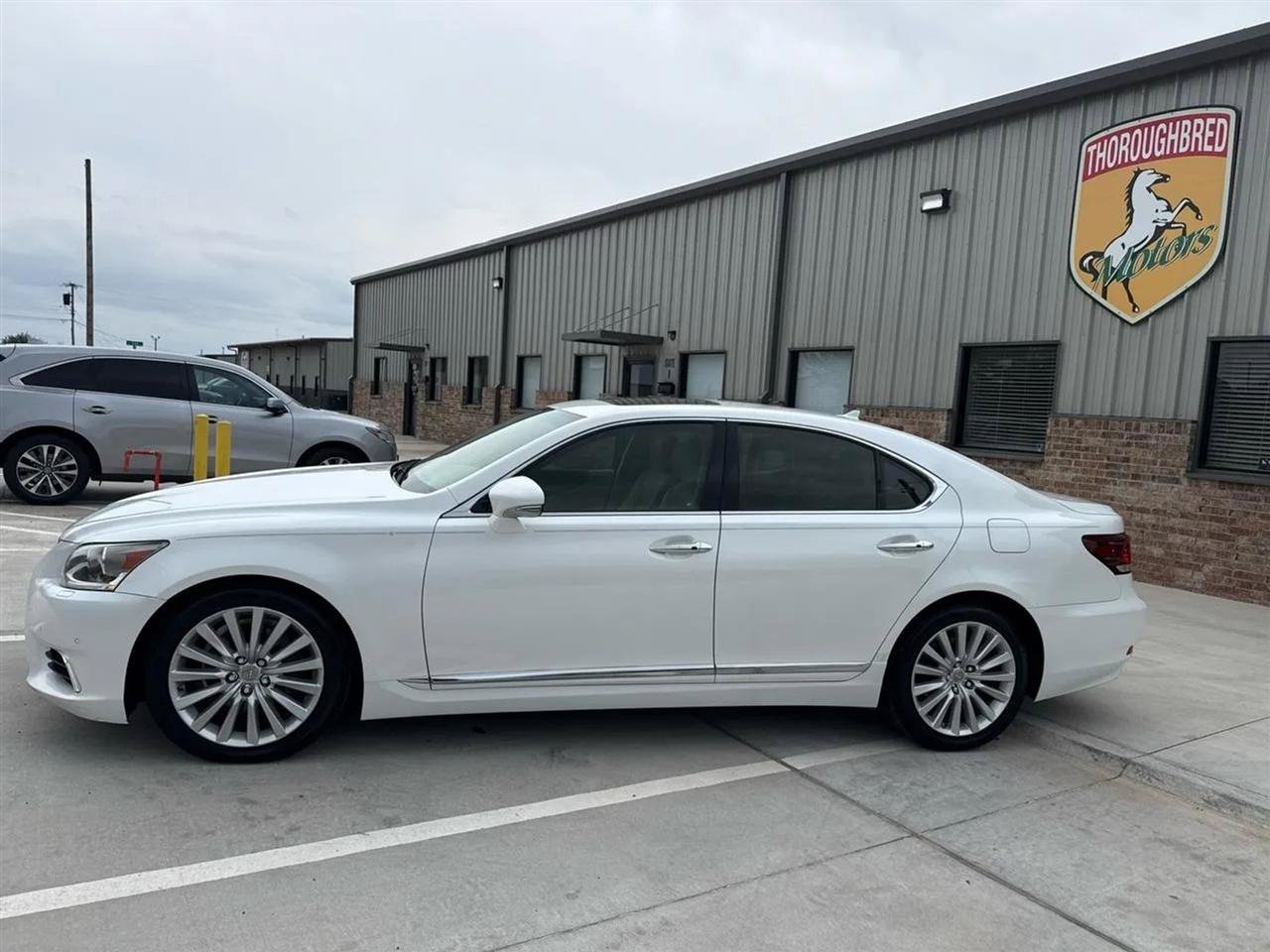 Used 2013 Lexus LS 460 w/ Comfort Pkg RWD image 18