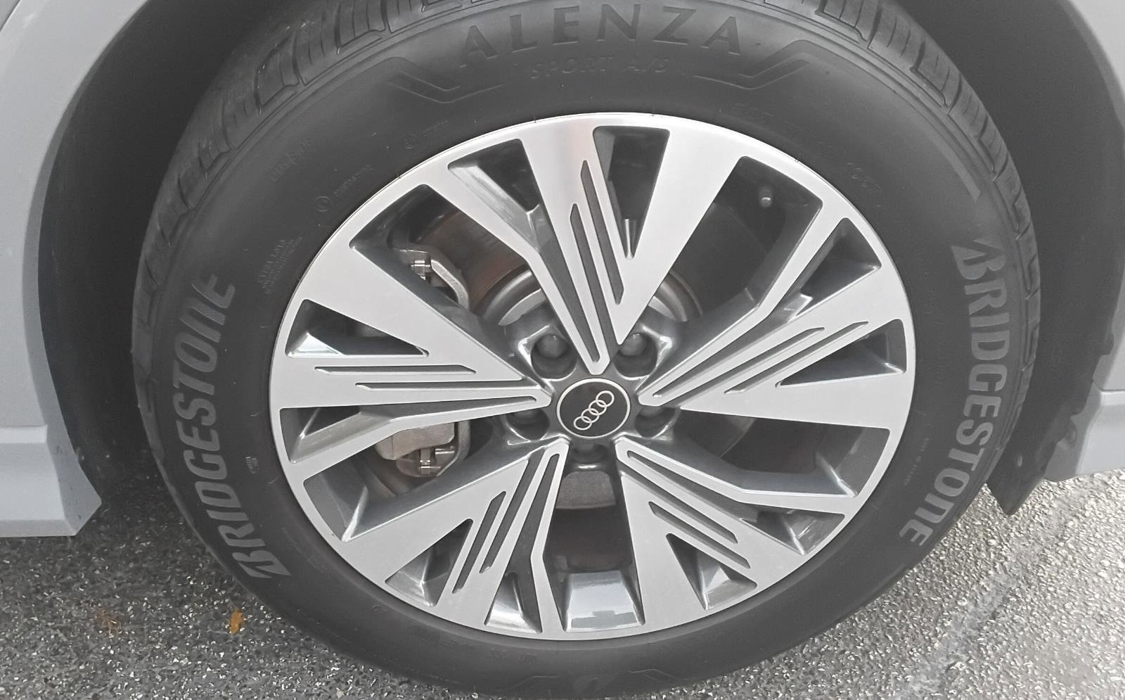 Used 2025 Audi Q4 e-tron Premium image 11