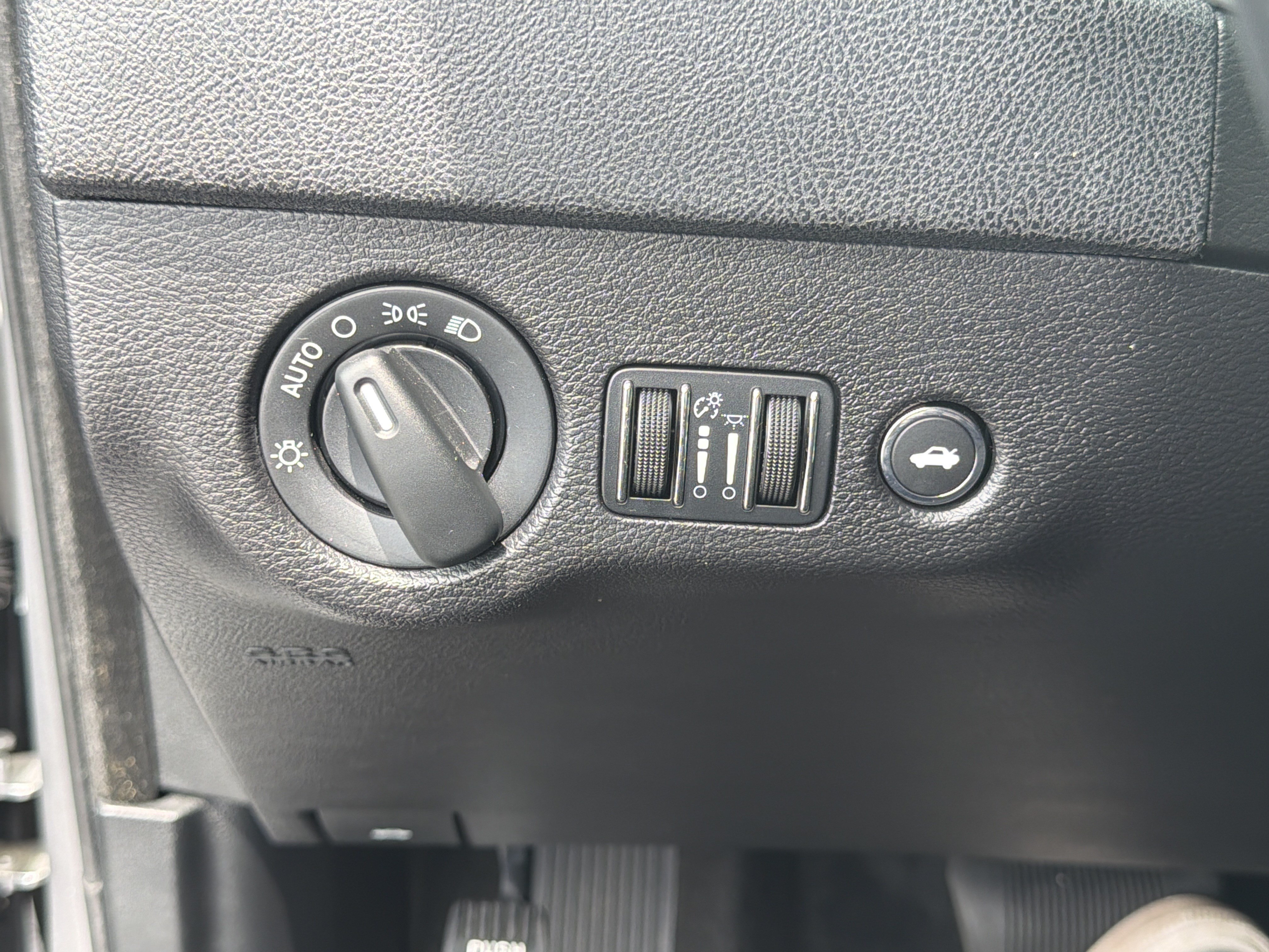 Used 2013 Dodge Charger SE w/ Connectivity Group RWD image 35