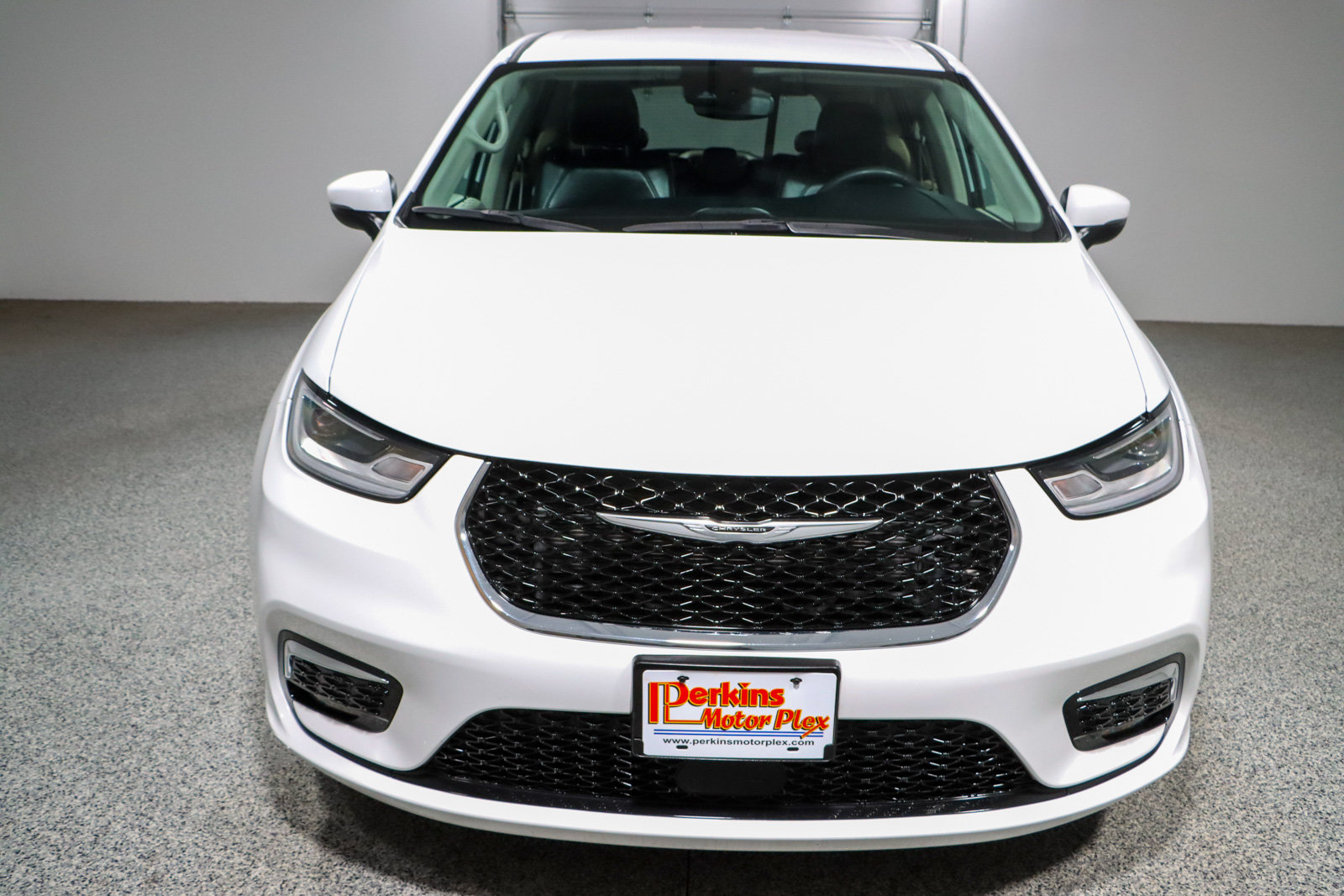 Used 2023 Chrysler Pacifica Touring-L FWD image 4
