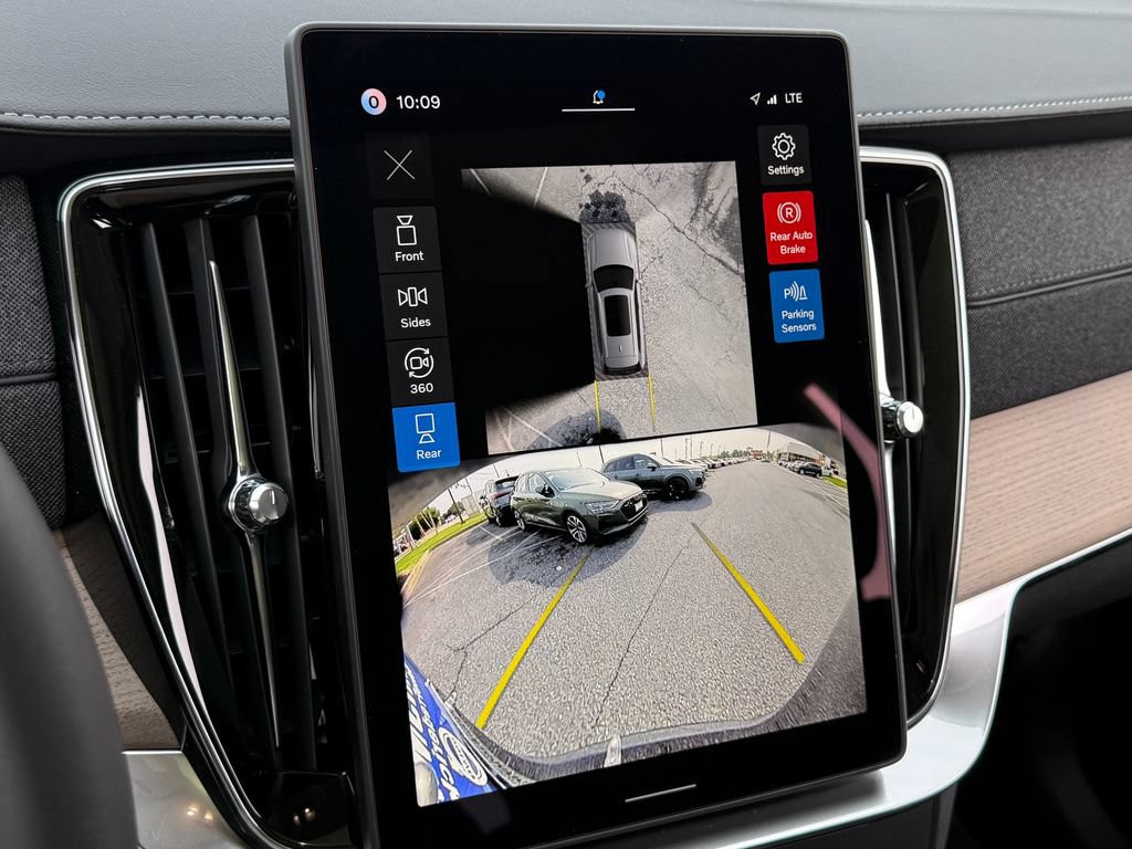 New 2026 Volvo XC90 T8 Plus AWD/4WD image 28