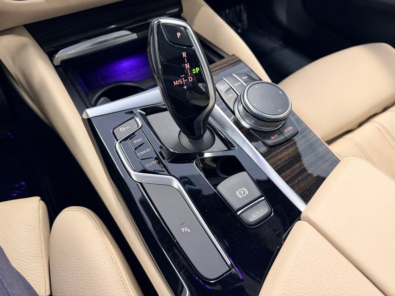 Used 2019 BMW 530i w/ Convenience Package RWD image 43