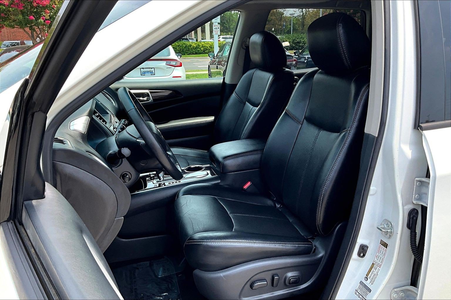 Used 2015 Nissan Pathfinder Platinum w/ Cargo Package FWD image 27