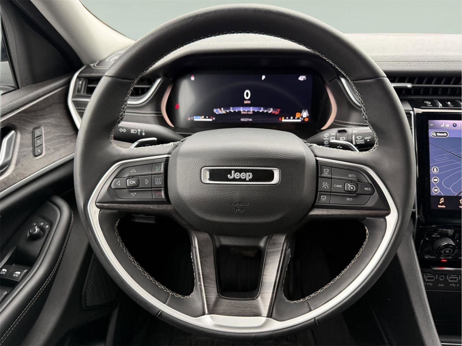 Used 2023 Jeep Grand Cherokee L Limited w/ Trailer Tow Group (B) image 13