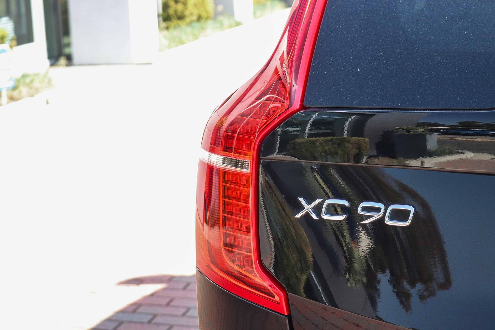 Used 2025 Volvo XC90 T8 Plus w/ Protection Package Premier AWD/4WD image 9