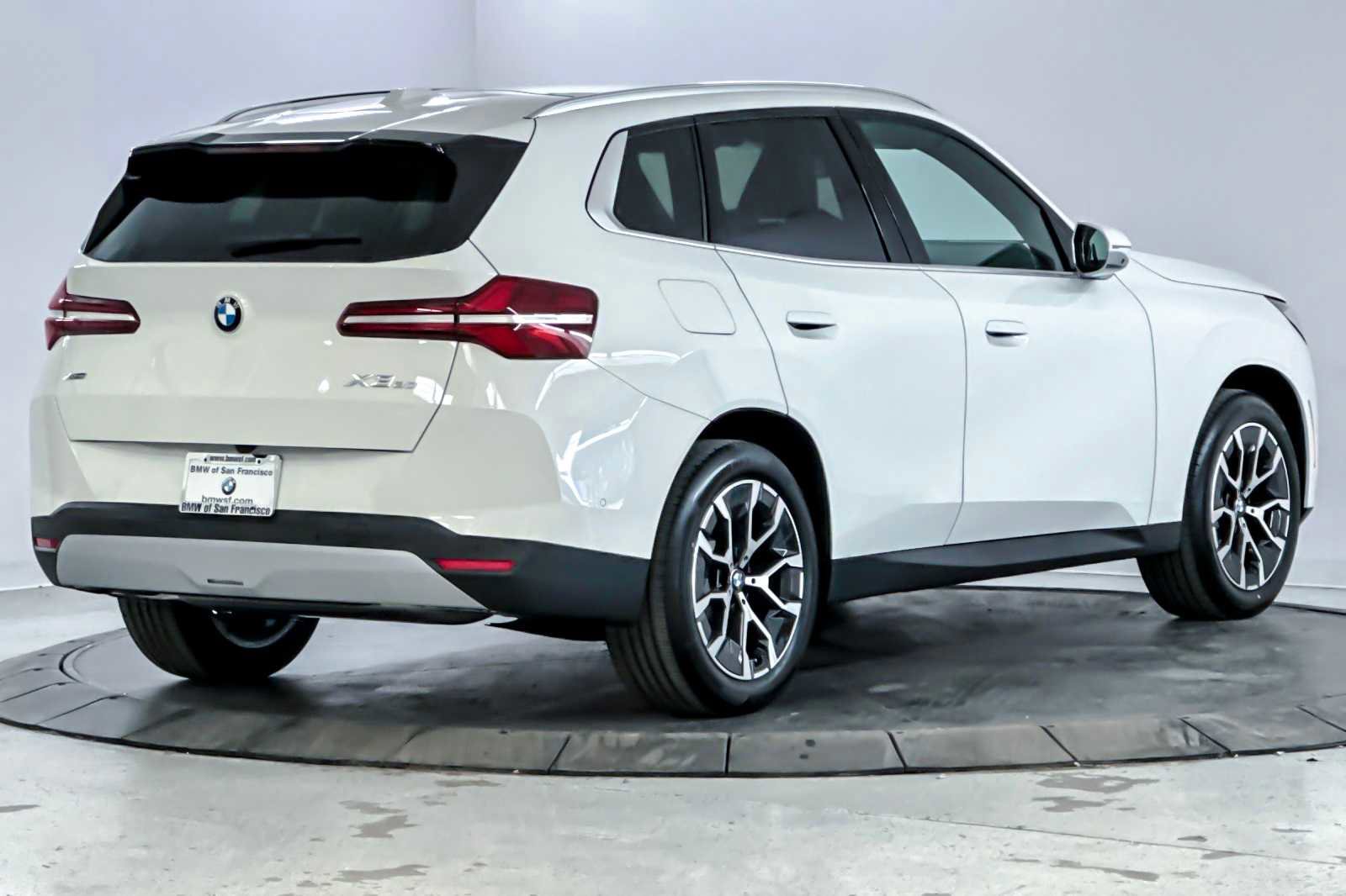 Used 2026 BMW X3 xDrive30 w/ Premium Package image 2