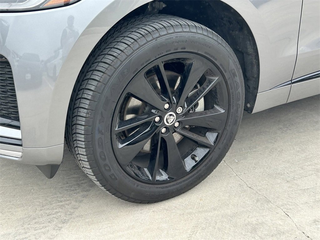 Used 2024 Jaguar F-PACE R-Dynamic S image 9