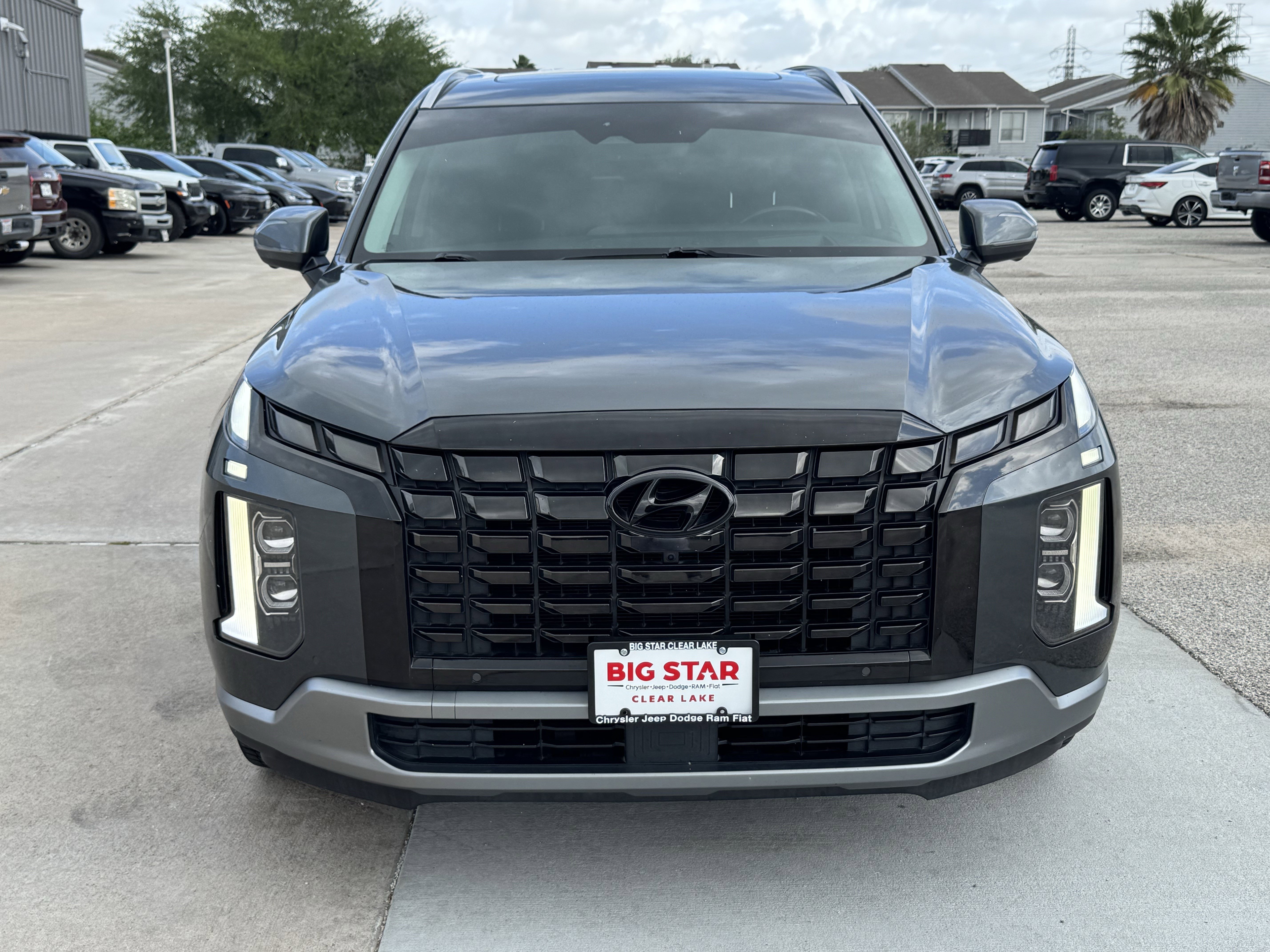Used 2023 Hyundai Palisade Limited image 3