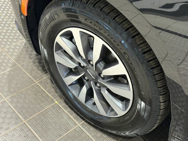 Used 2021 Chrysler Pacifica Touring-L image 5