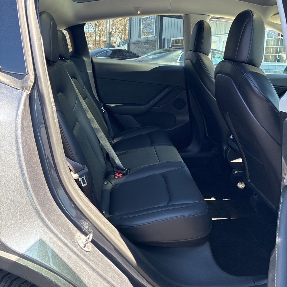 Used 2022 Tesla Model Y Long Range image 11