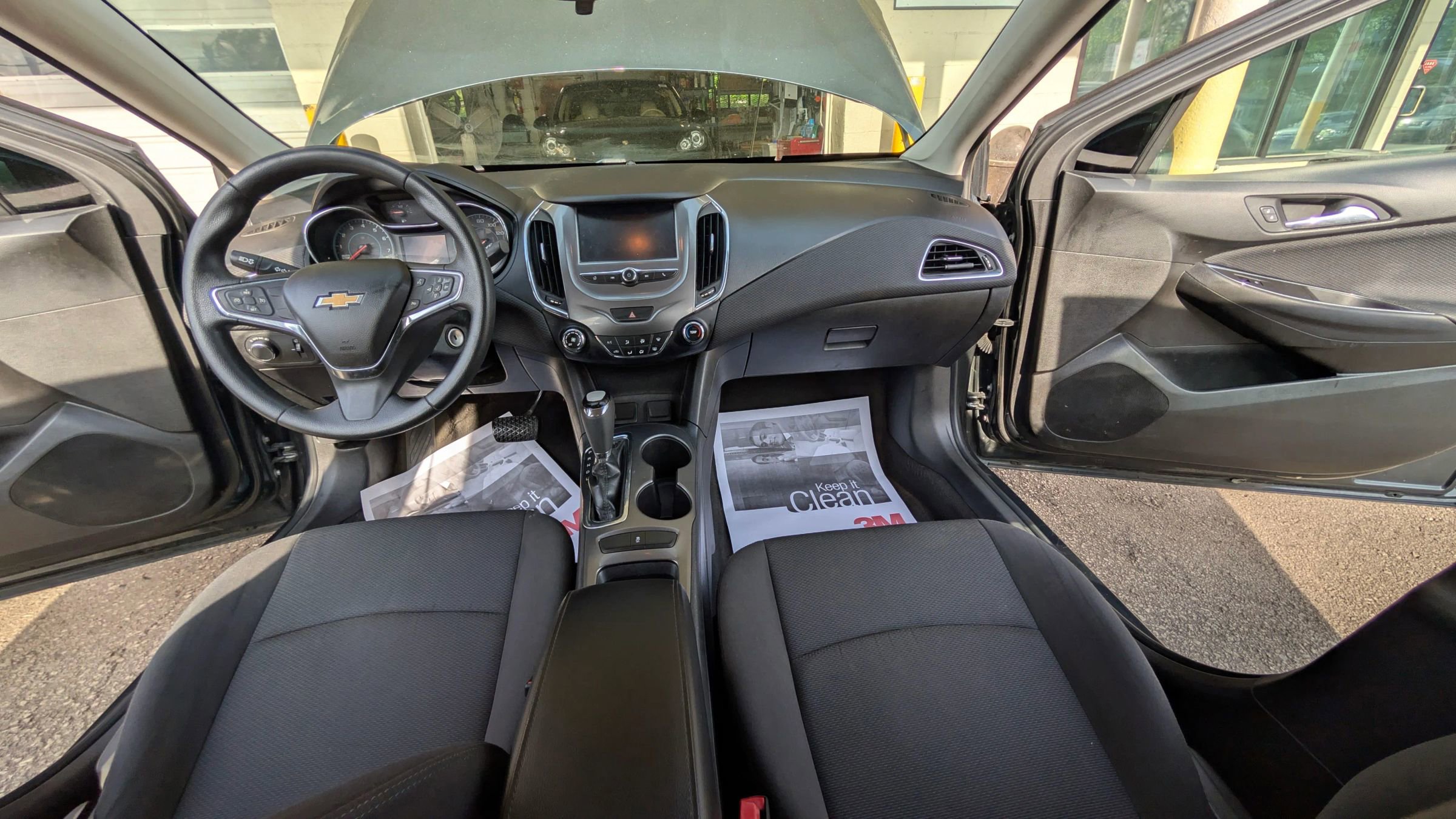 Used 2018 Chevrolet Cruze LT FWD image 15